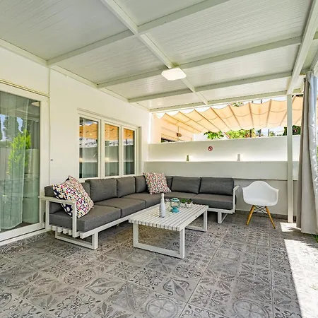 Beautiful In Island Village 아데제