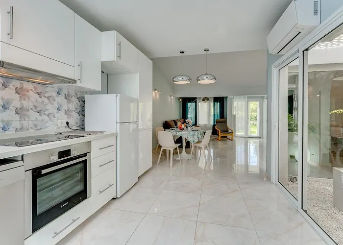 Beautiful In Island Village Apartman